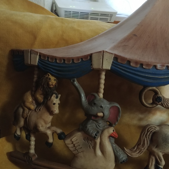 Carroussel  vintage 1971 Universal Statuary corp - Picture 6 of 6